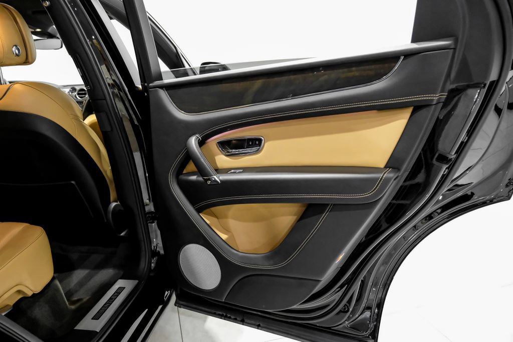 Used 2019 Bentley Bentayga image 40