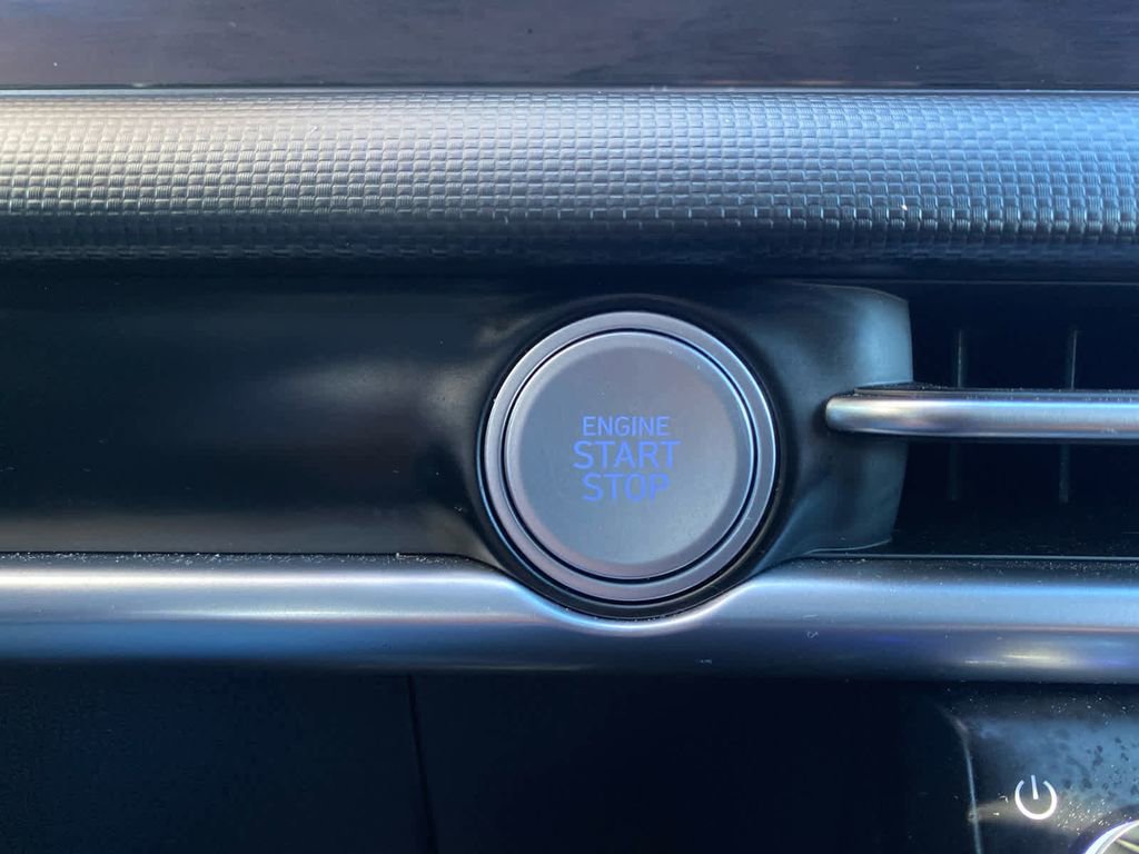 Certified 2025 Hyundai Tucson SE image 23