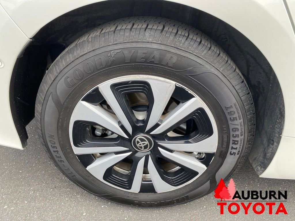 Used 2017 Toyota Prius Prime Advanced w/ Carpet Mat Package FWD image 10