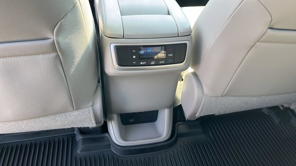 Used 2018 Toyota Highlander Limited AWD/4WD image 18