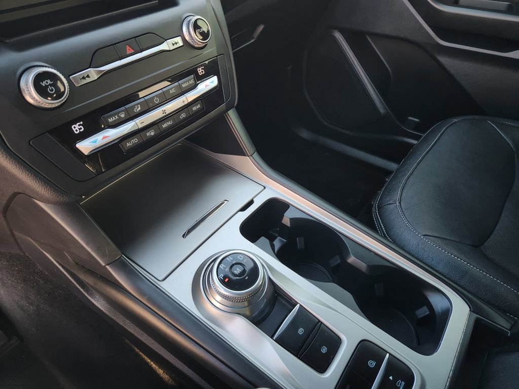 Used 2020 Ford Explorer XLT image 24