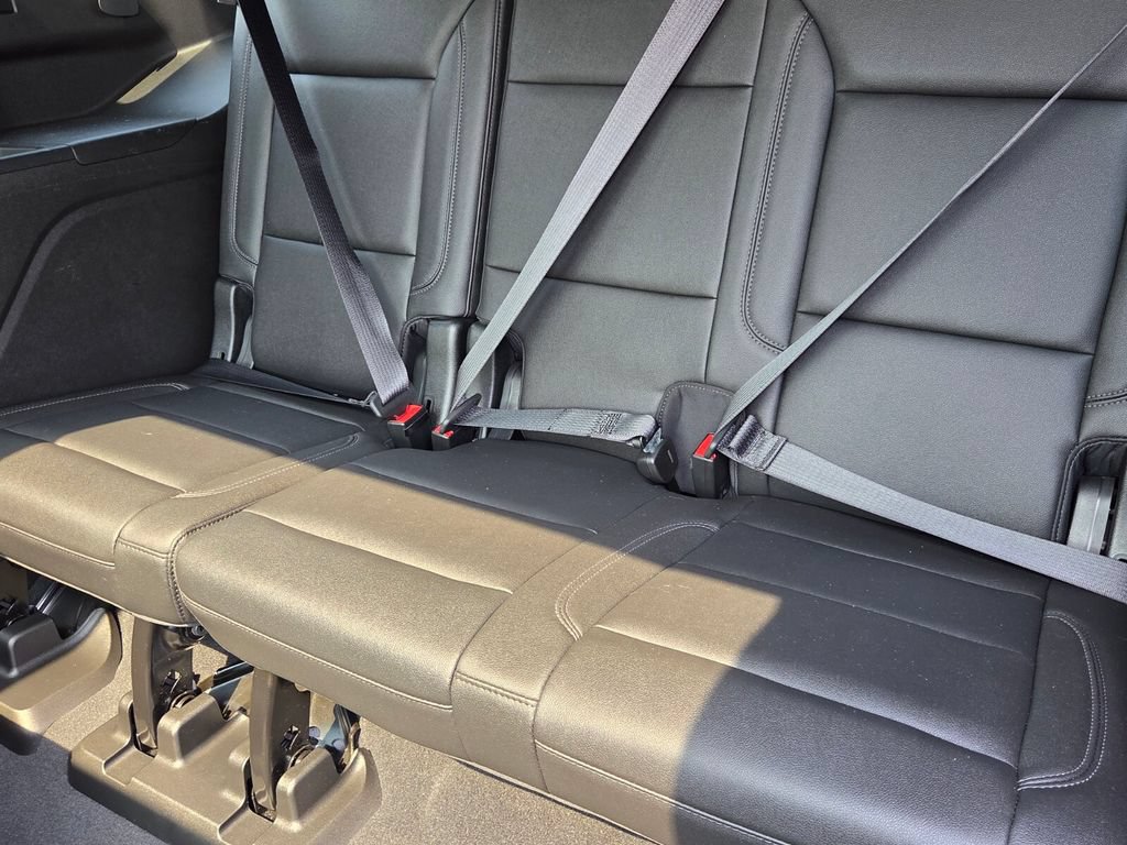 Used 2021 Chevrolet Tahoe Z71 w/ Luxury Package AWD/4WD image 4