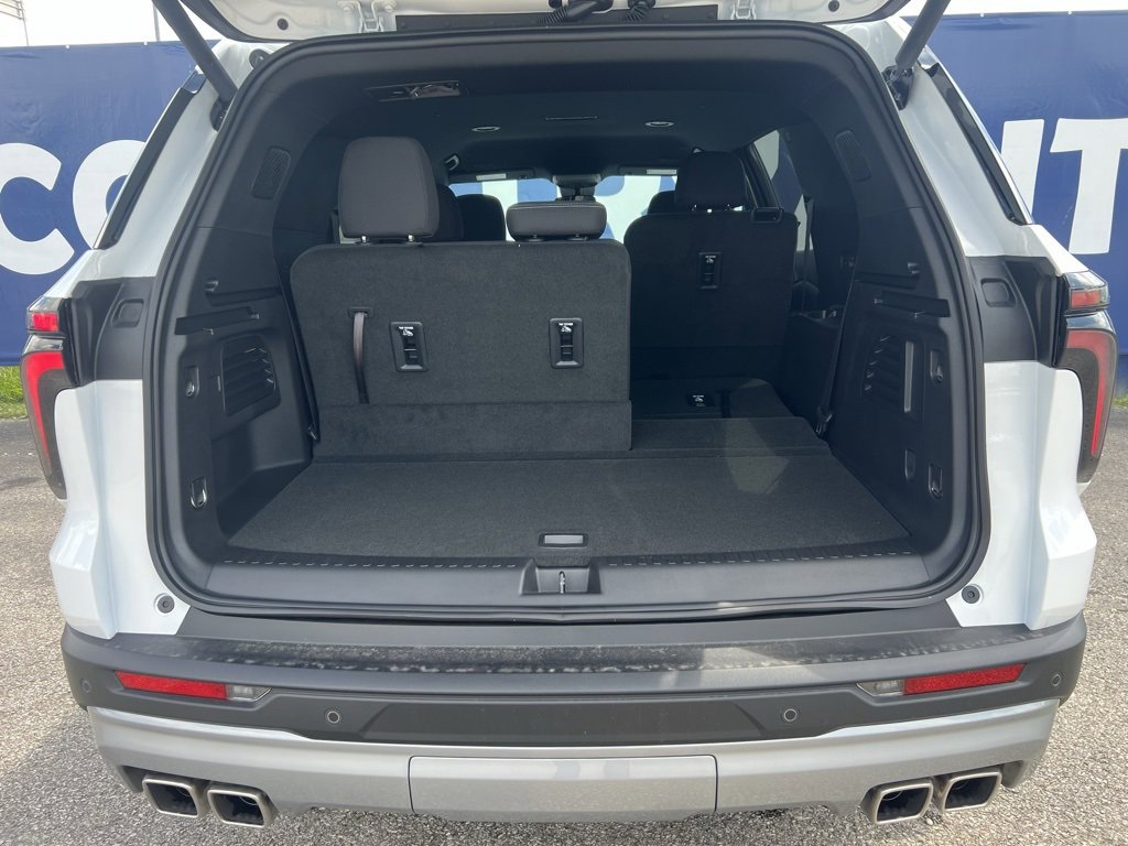 New 2025 Chevrolet Traverse LT image 34