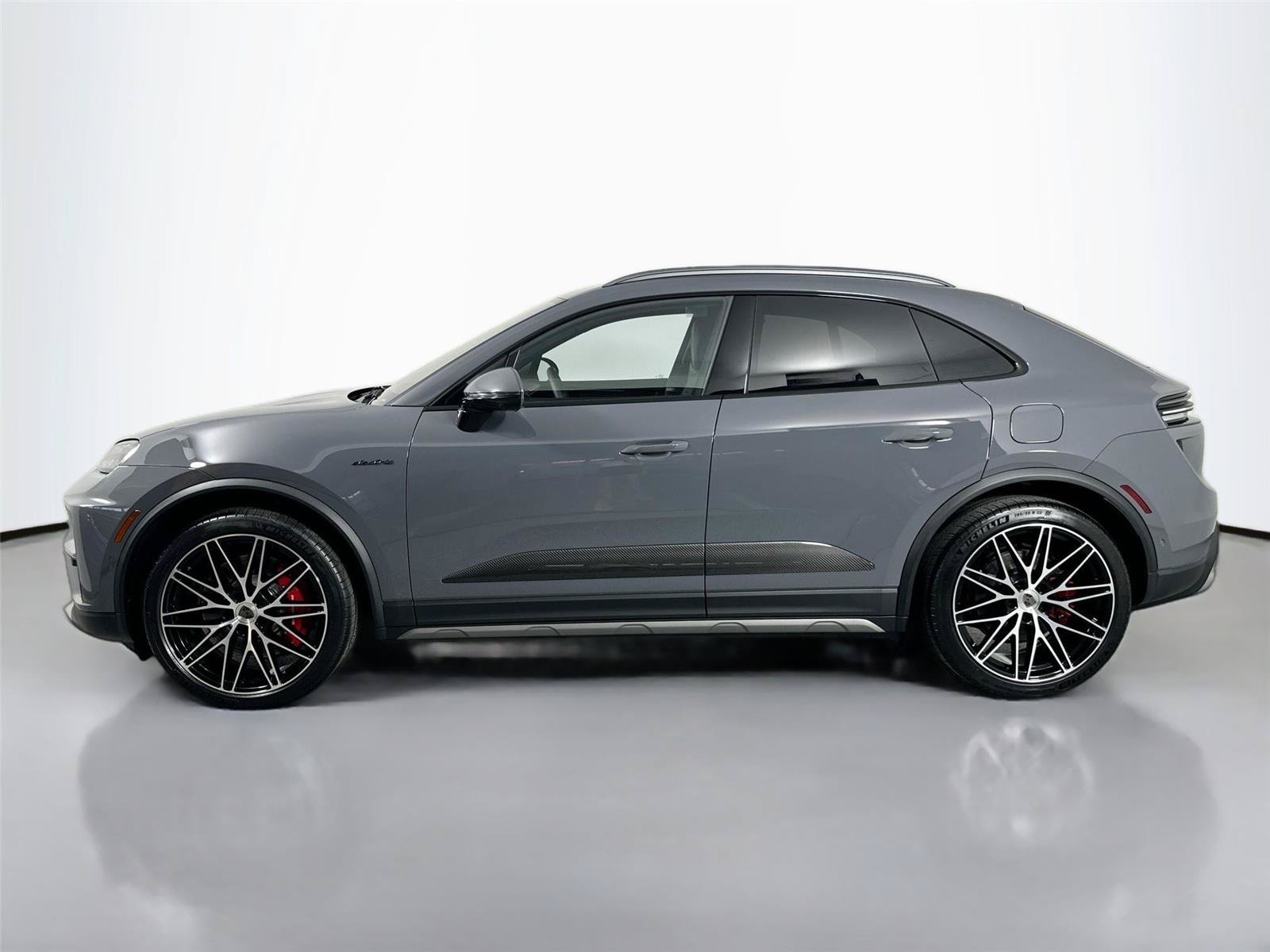 Certified 2025 Porsche Macan Turbo Electric AWD/4WD image 2