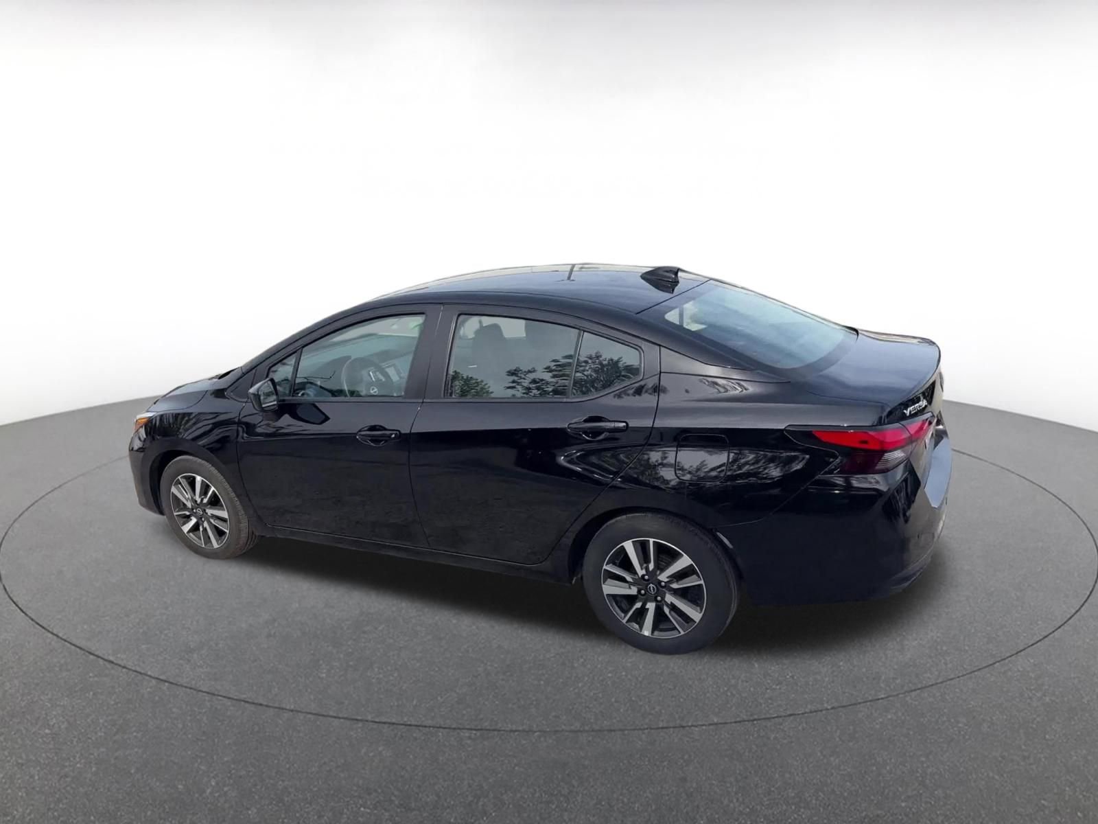 Used 2025 Nissan Versa SV FWD image 10