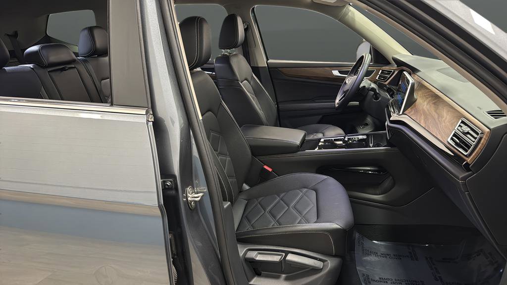 Used 2025 Volkswagen Atlas SE image 12