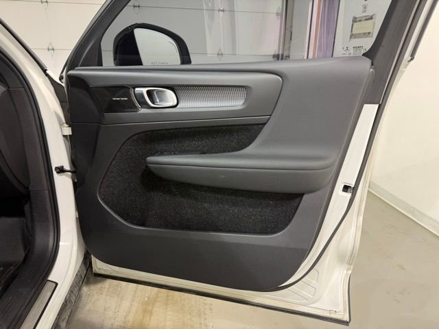 Used 2021 Volvo XC40 T5 R-Design w/ Protection Package image 26