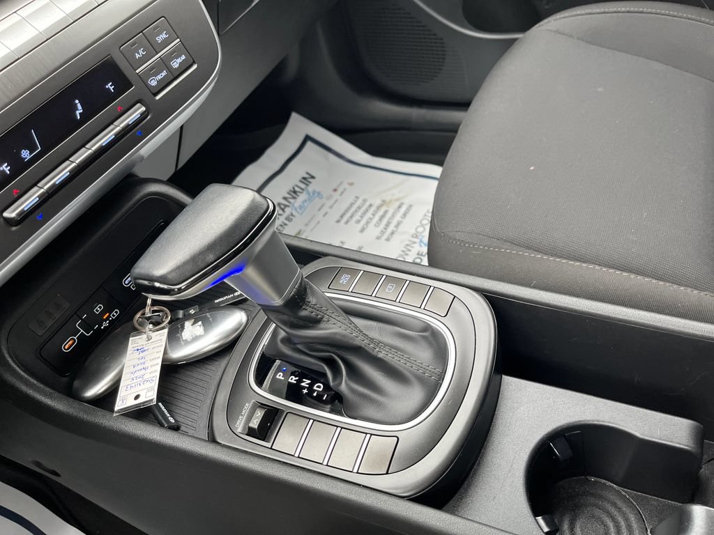 Used 2025 Hyundai Kona SEL FWD image 23
