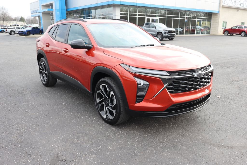 Used 2024 Chevrolet Trax RS w/ Sunroof Package image 2