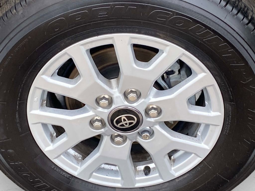 Used 2025 Toyota Tacoma SR5 AWD/4WD image 30