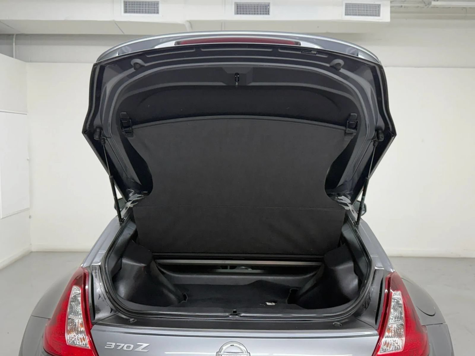 Used 2019 Nissan 370Z Touring Sport RWD image 36