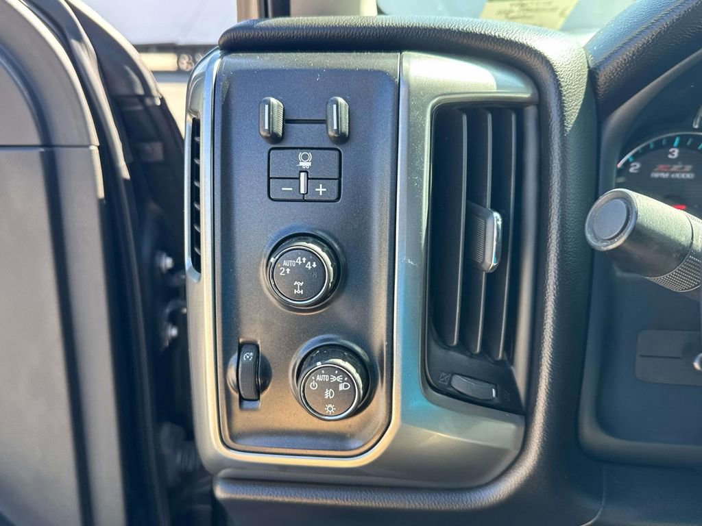 Used 2017 Chevrolet Silverado 1500 LT w/ All Star Edition AWD/4WD image 26