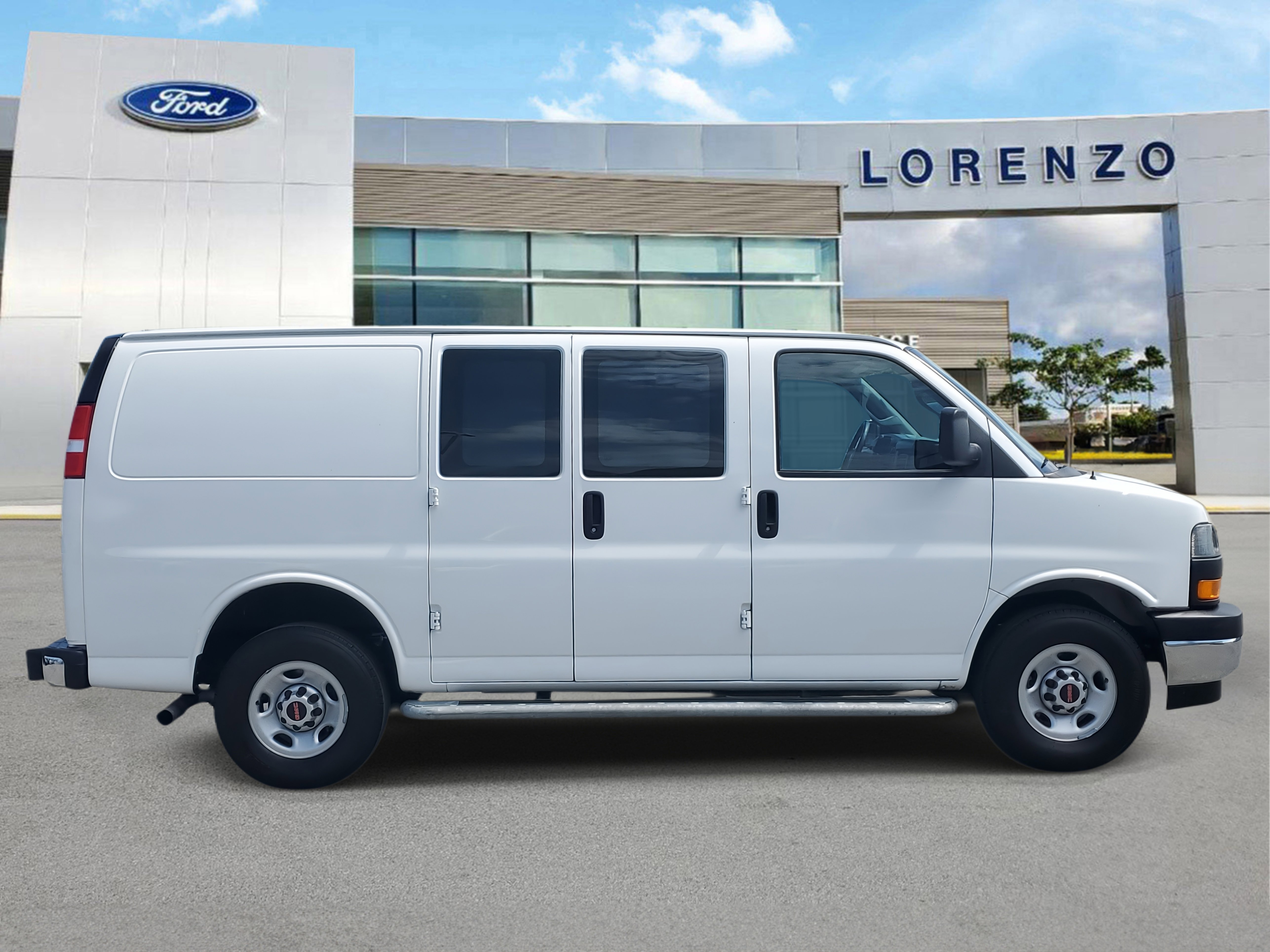 Used 2023 GMC Savana 2500 w/ Driver Convenience Package image 4