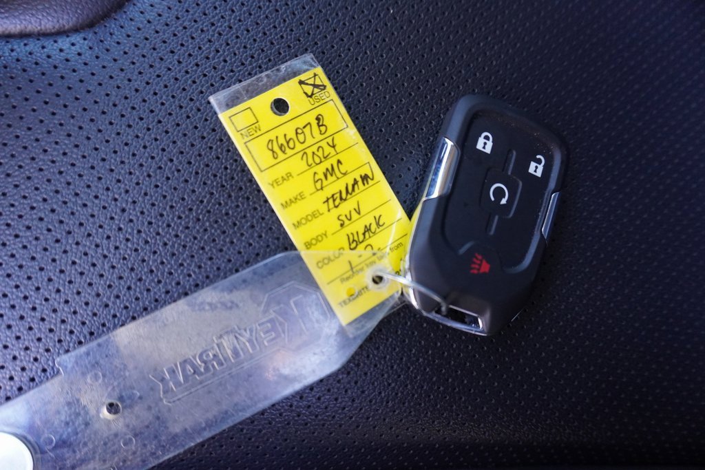 Used 2024 GMC Terrain SLE w/ Driver Convenience Package image 30