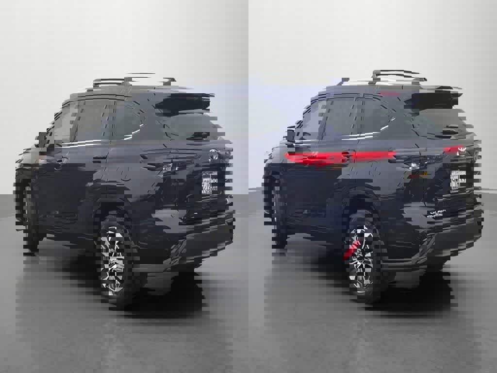 Used 2023 Toyota Highlander XLE image 4