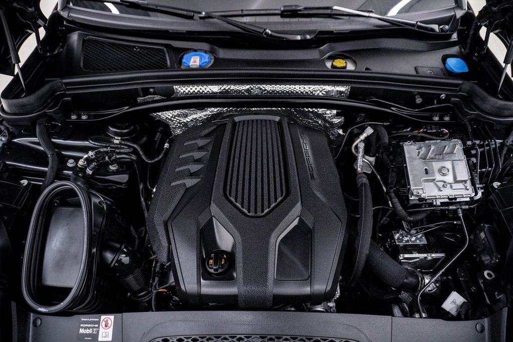 Certified 2025 Porsche Macan image 29