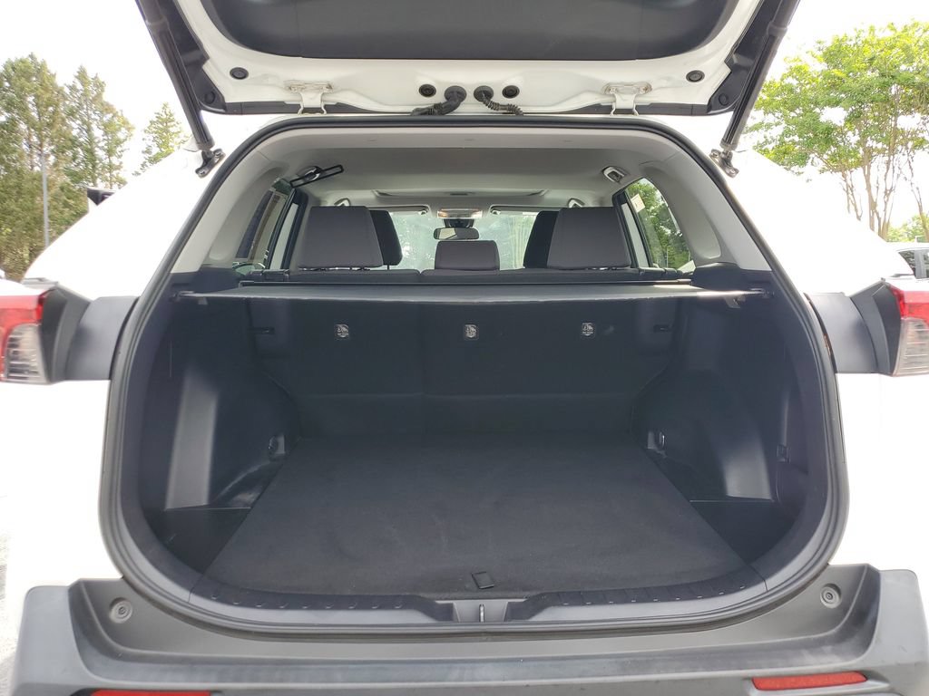 Used 2019 Toyota RAV4 XLE w/ Convenience Package FWD image 8