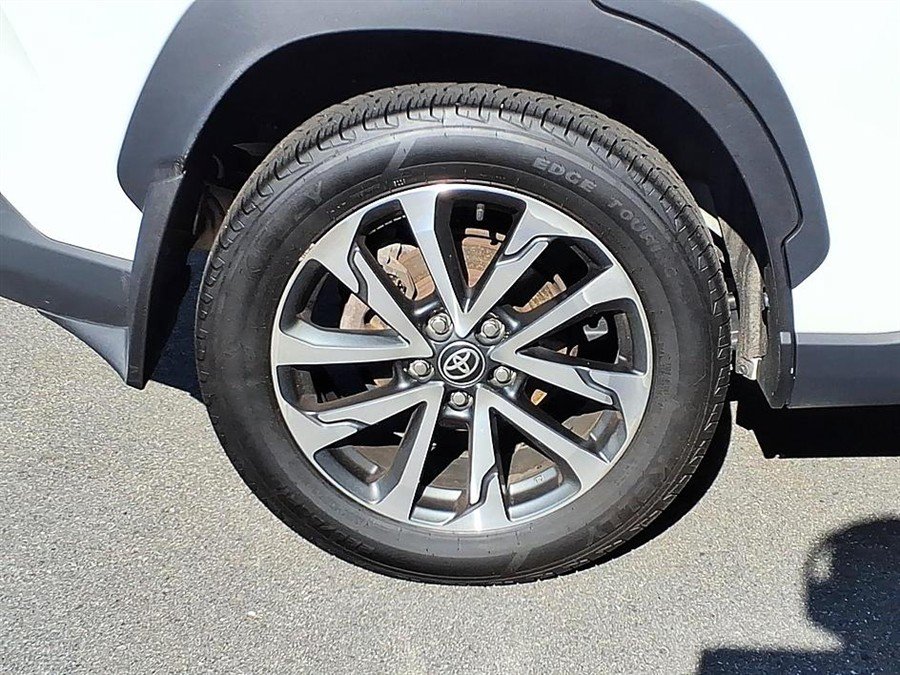 Used 2022 Toyota Corolla Cross XLE AWD/4WD image 9