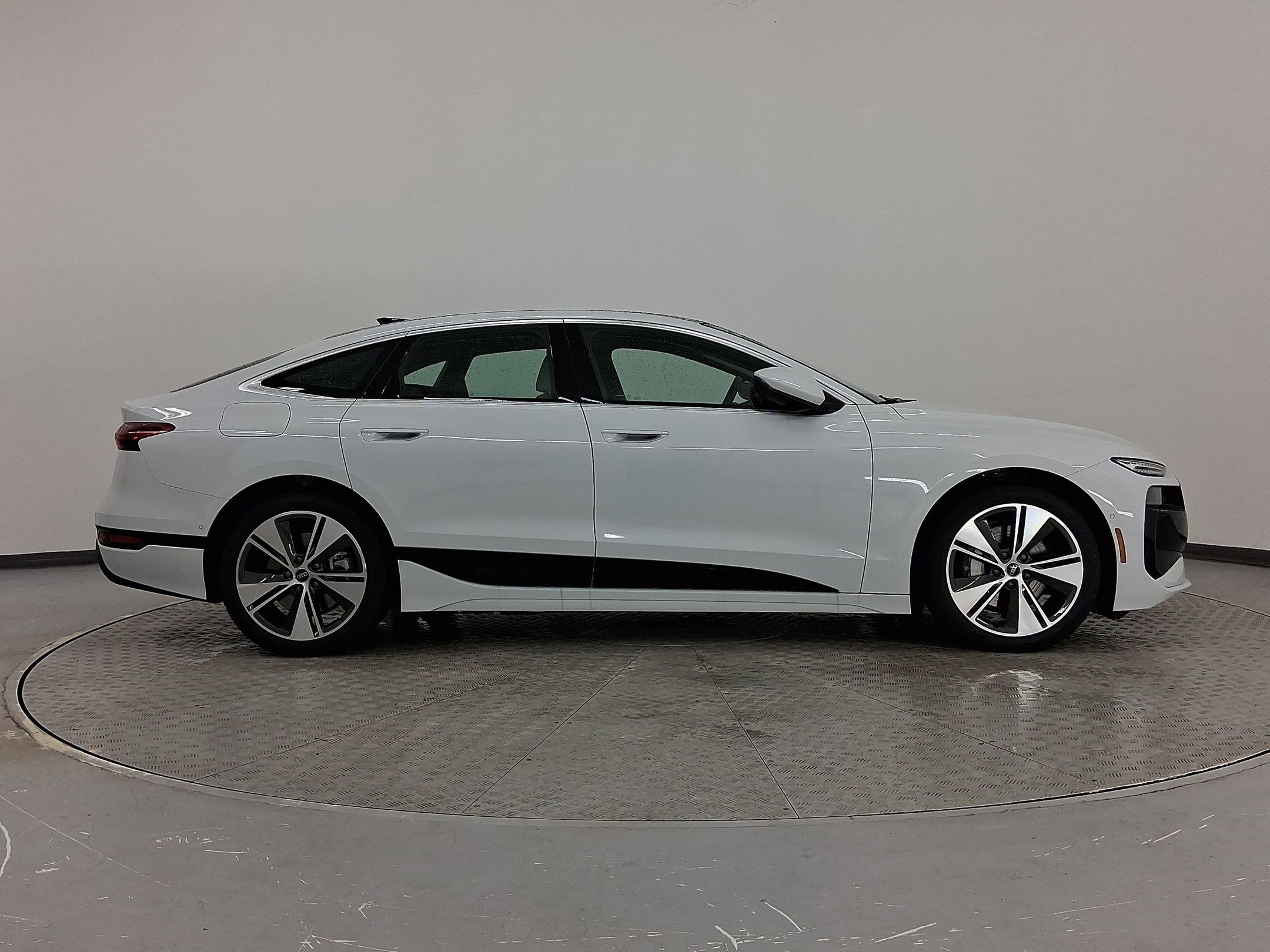 Used 2025 Audi A6 e-tron Premium Plus w/ Premium Plus image 8