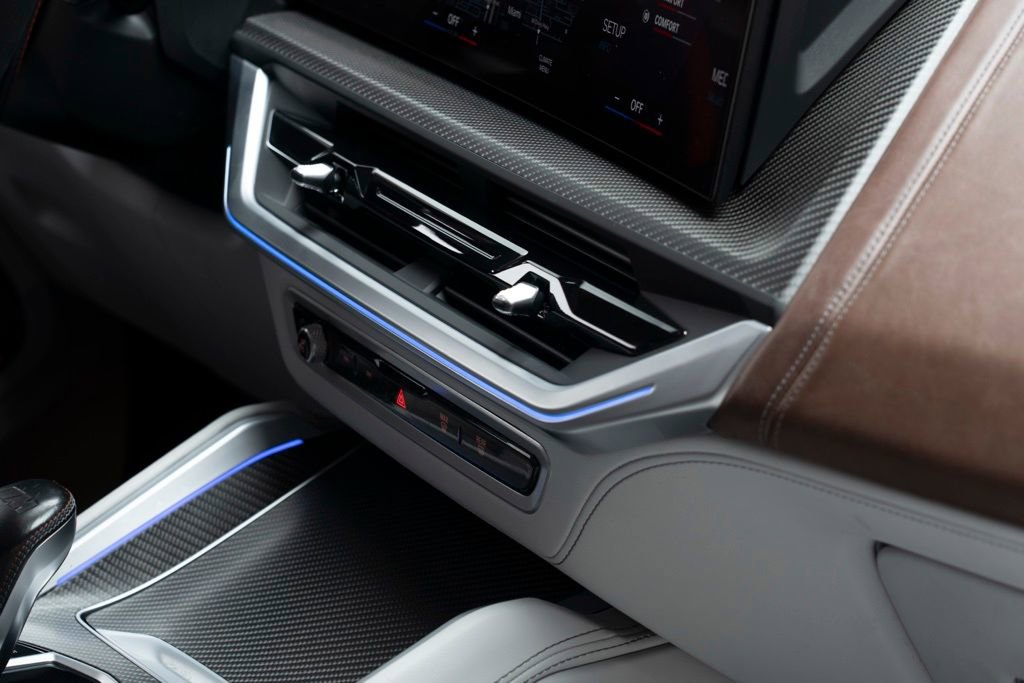 Used 2023 BMW XM image 32