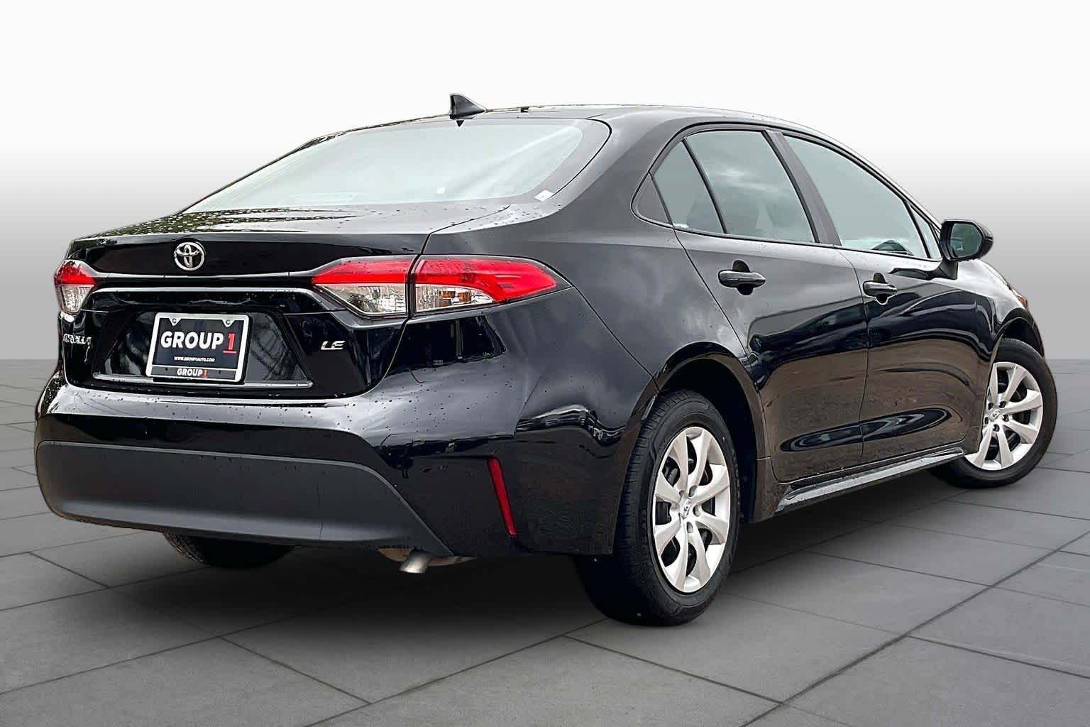 Used 2025 Toyota Corolla LE FWD image 13
