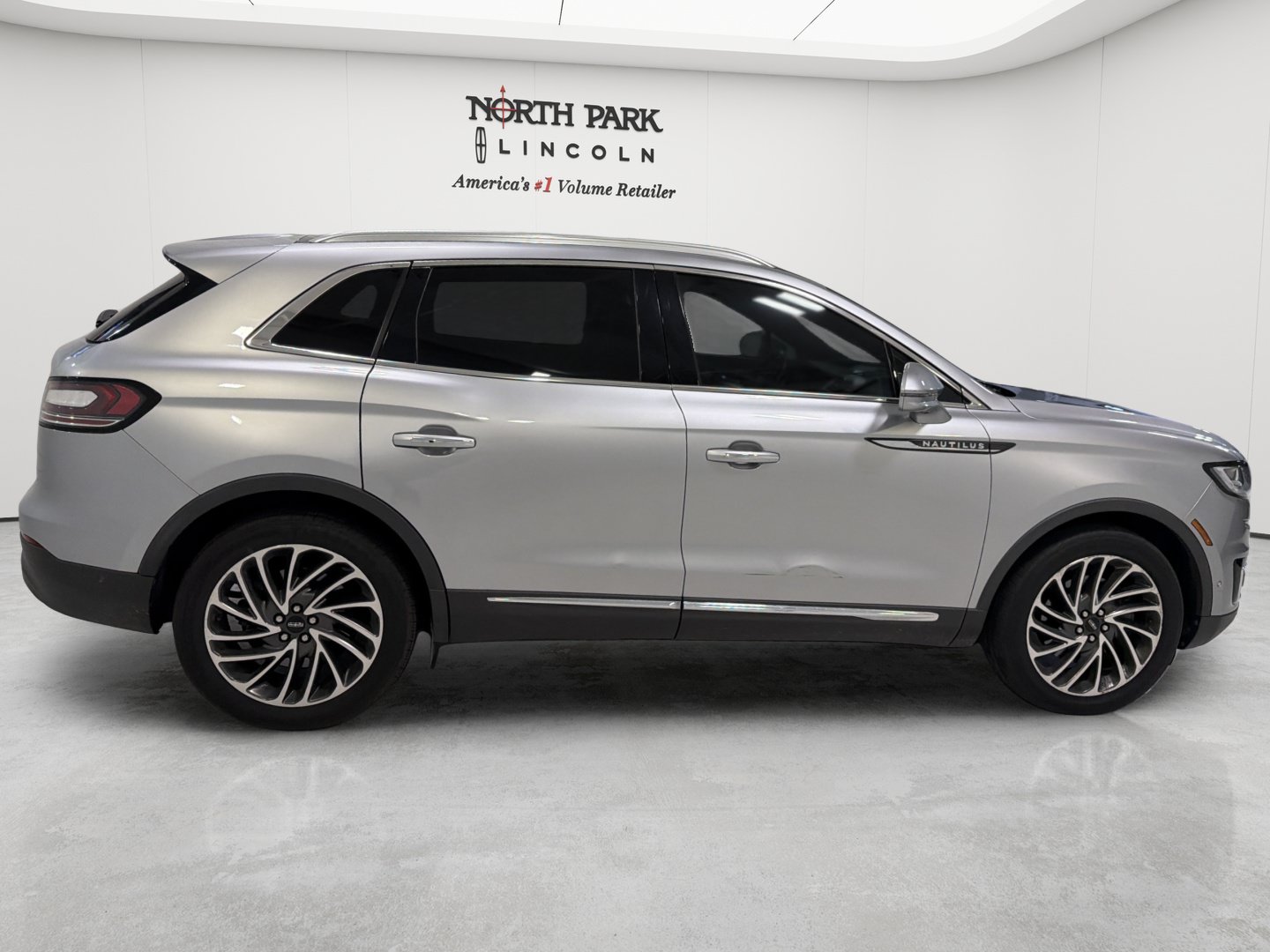 Used 2020 Lincoln Nautilus Reserve AWD/4WD image 6