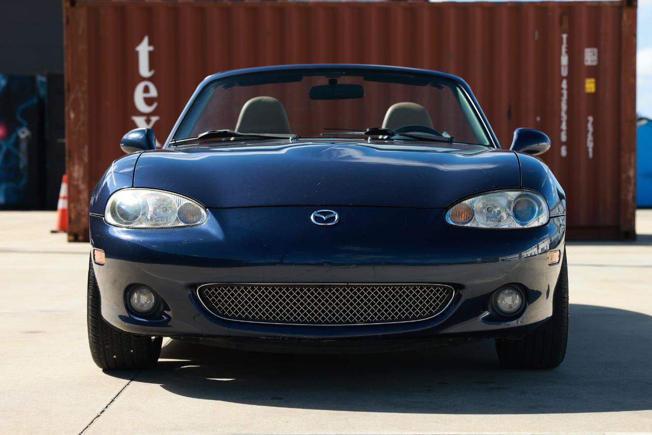 Used 2002 MAZDA MX-5 Miata RWD image 17