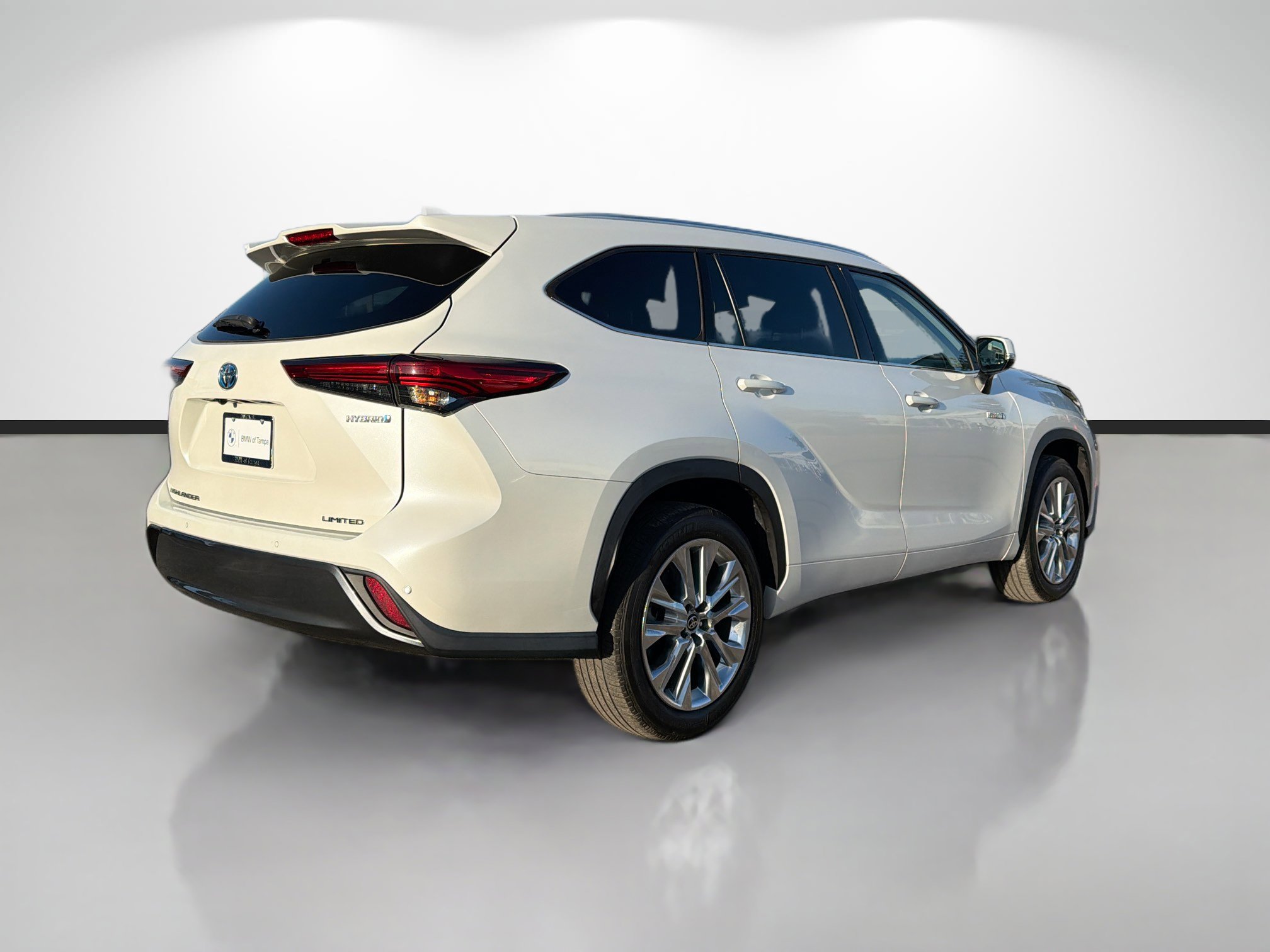 Used 2021 Toyota Highlander Limited image 3