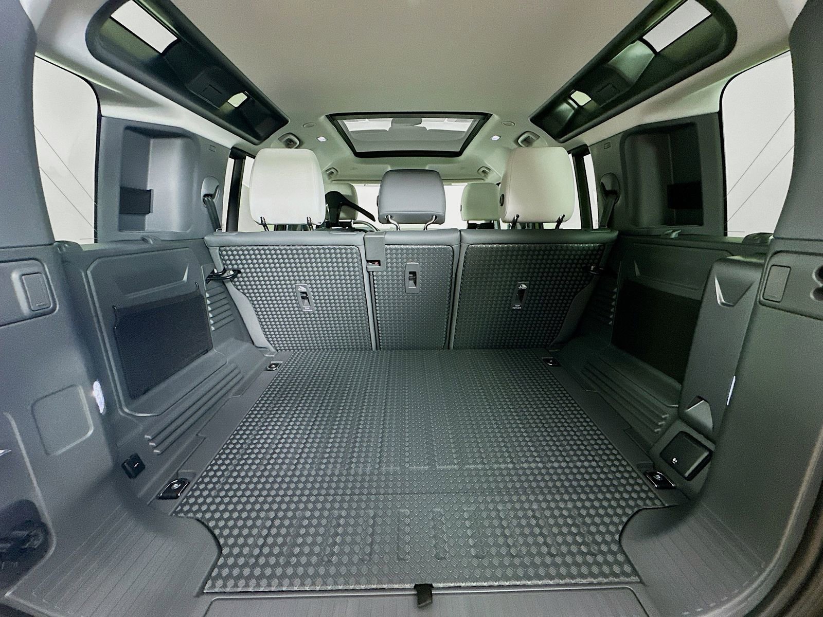 New 2026 Land Rover Defender 110 S AWD/4WD image 40