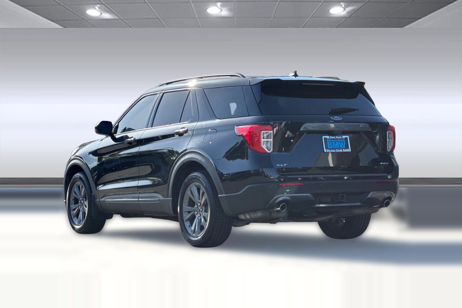 Used 2022 Ford Explorer XLT w/ Equipment Group 202A AWD/4WD image 3