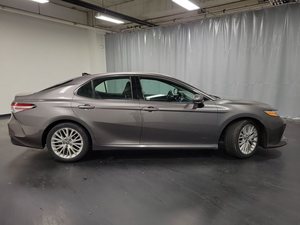 Used 2020 Toyota Camry XLE image 9