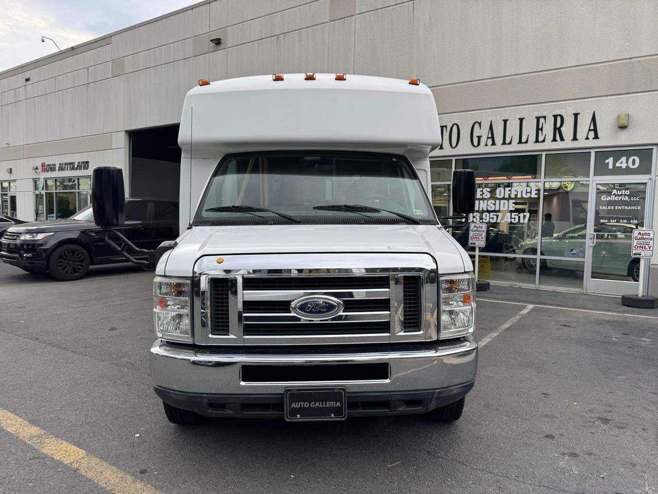 Used 2012 Ford E-350 and Econoline 350 Super Duty w/ Shuttle Bus Prep Pkg RWD image 4