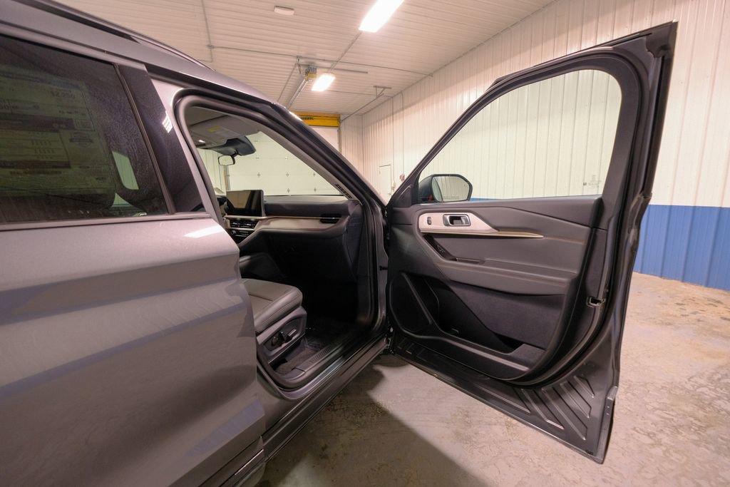 New 2026 Ford Explorer Active w/ Active Comfort Package image 15