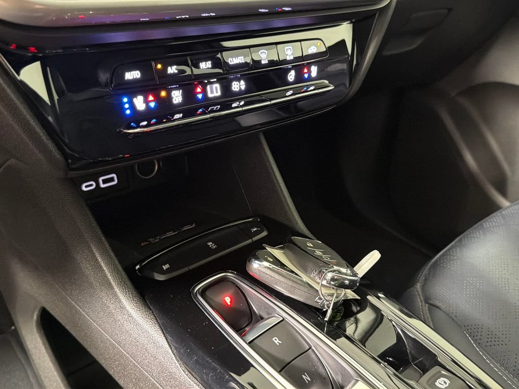 Used 2023 Chevrolet Bolt EUV Premier FWD image 23