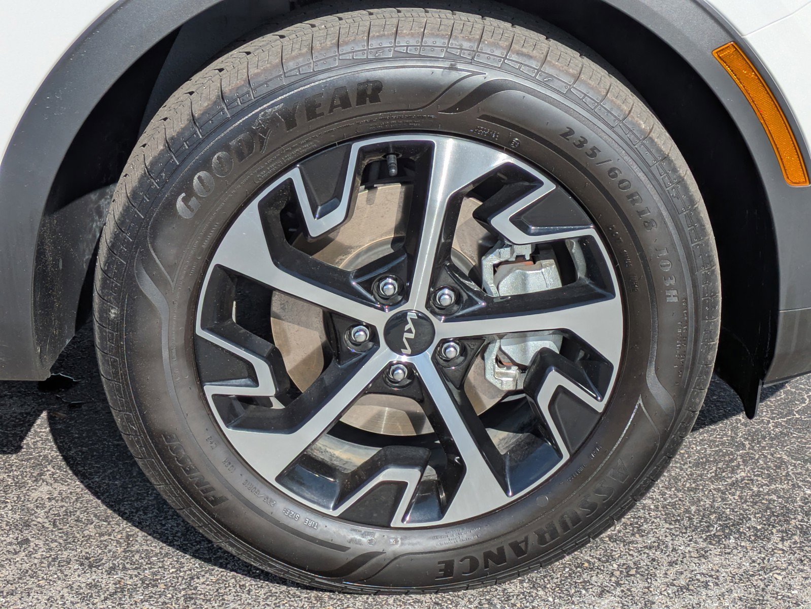Certified 2025 Kia Sportage EX AWD/4WD image 9