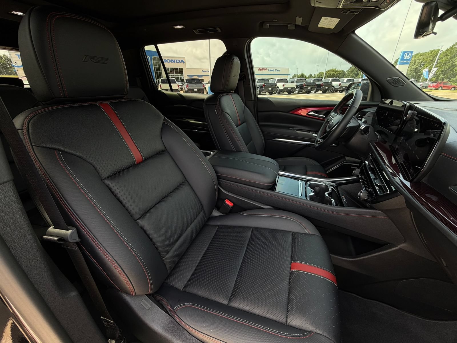 Used 2026 Chevrolet Traverse RS w/ LPO, Floor Liner Package FWD image 13