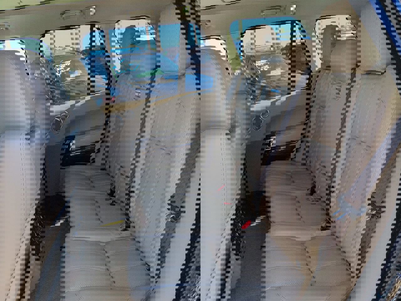 Used 2017 Land Rover Range Rover HSE image 13