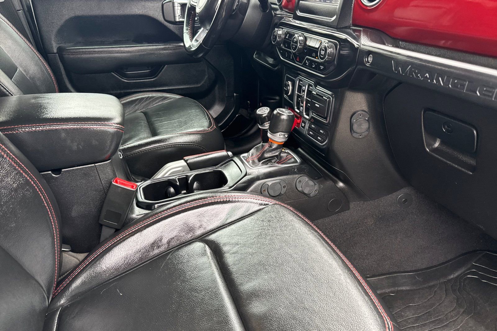 Used 2019 Jeep Wrangler Unlimited Rubicon w/ Steel Bumper Group image 18