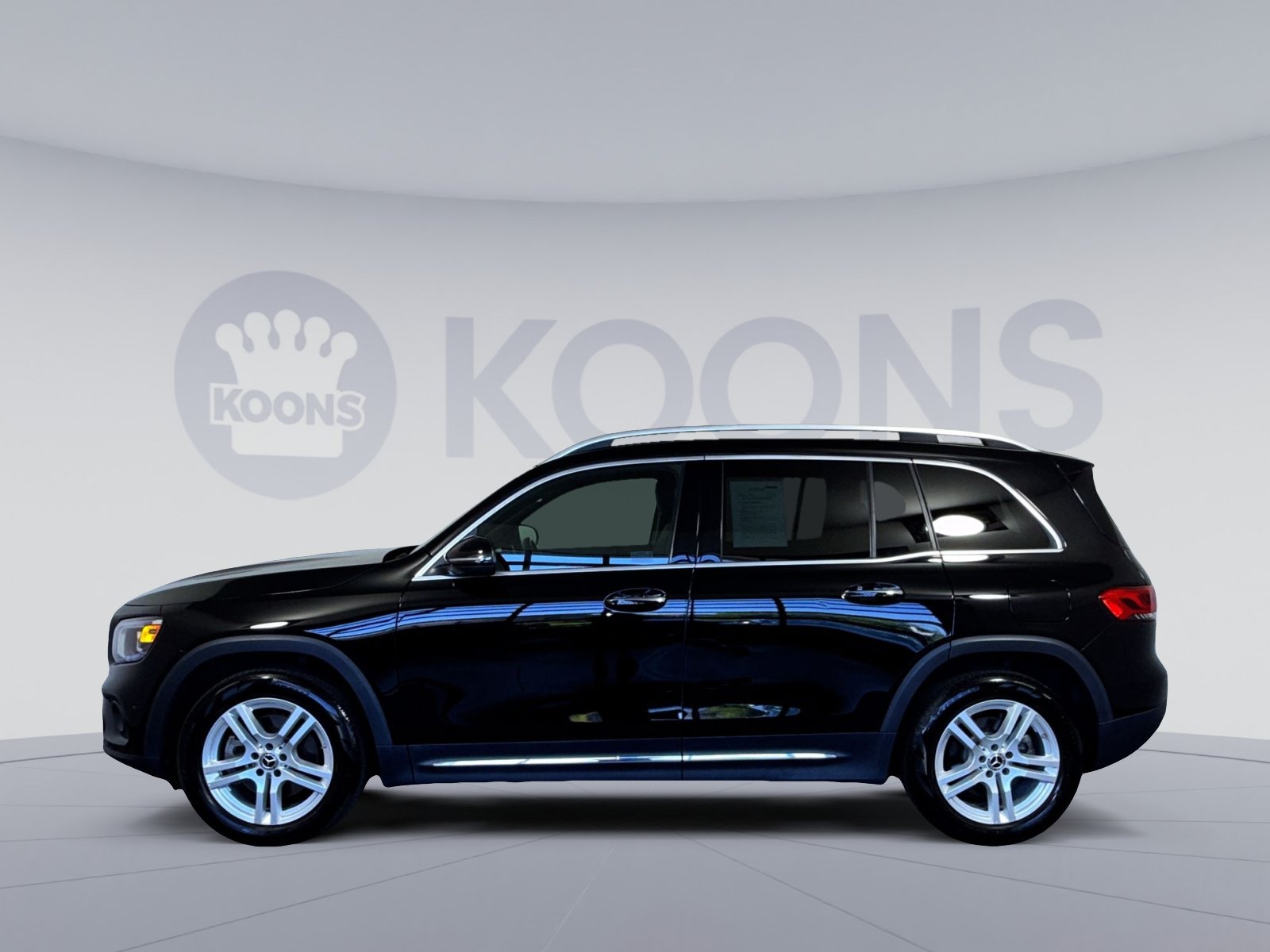 Used 2023 Mercedes-Benz GLB 250 4MATIC image 2