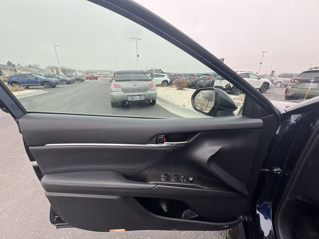 Used 2022 Toyota Camry XLE image 21