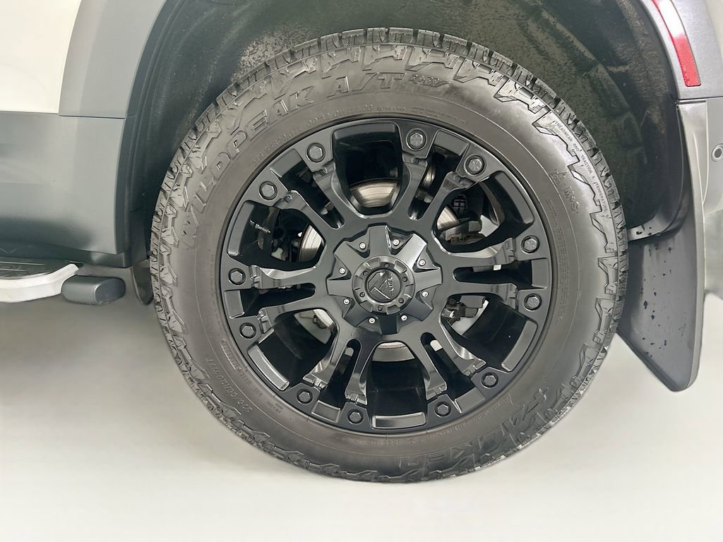 Used 2023 Land Rover Defender 110 S AWD/4WD image 30