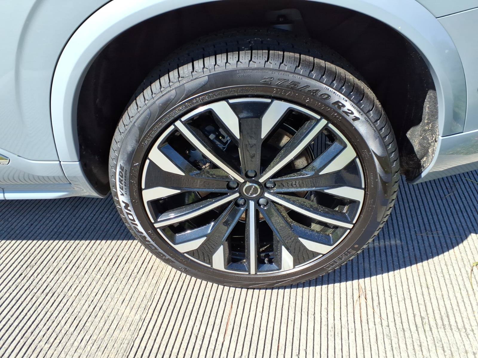 New 2026 Volvo XC90 B6 Plus w/ Protection Package Premier AWD/4WD image 9