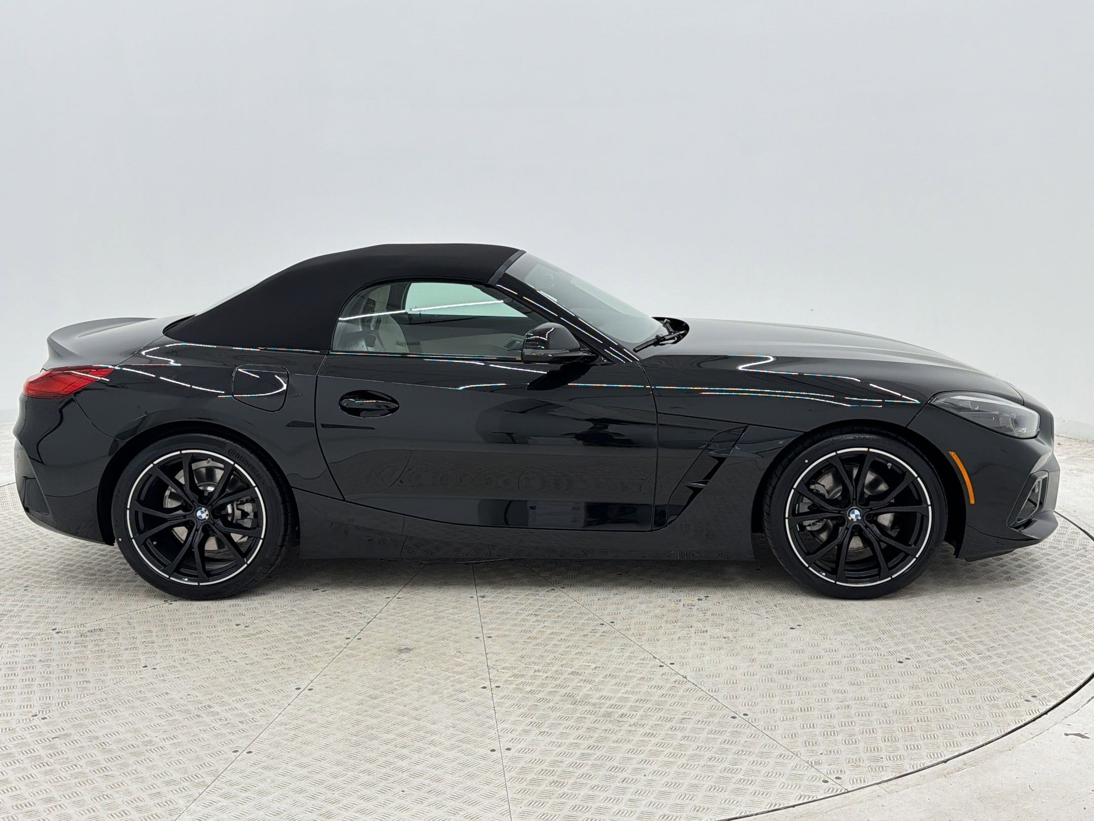 New 2026 BMW Z4 sDrive30i w/ Shadowloine Package image 8