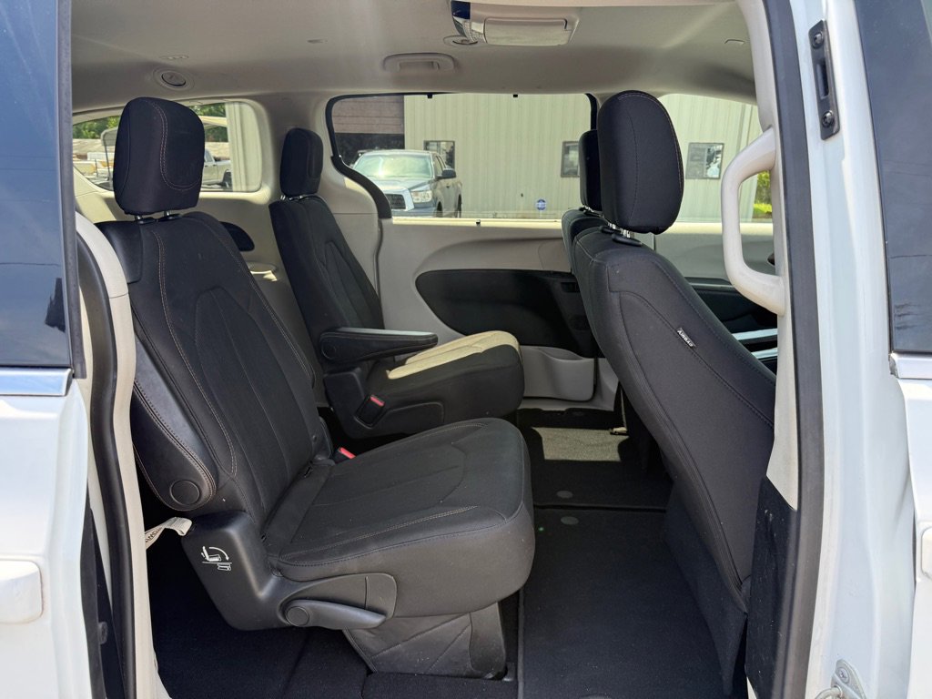 Used 2018 Chrysler Pacifica Touring Plus image 16