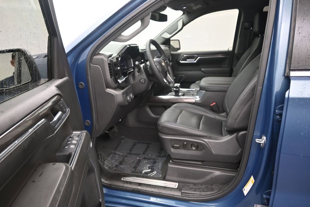 Used 2024 Chevrolet Silverado 1500 LTZ RWD image 10