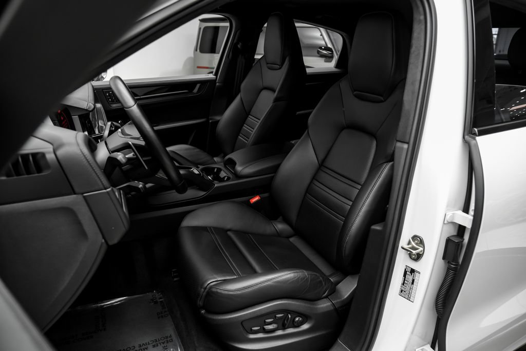 Used 2024 Porsche Cayenne Turbo GT AWD/4WD image 35