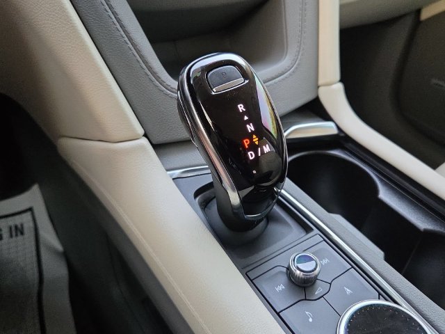 Certified 2025 Cadillac XT6 Premium Luxury w/ Technology Package FWD image 15
