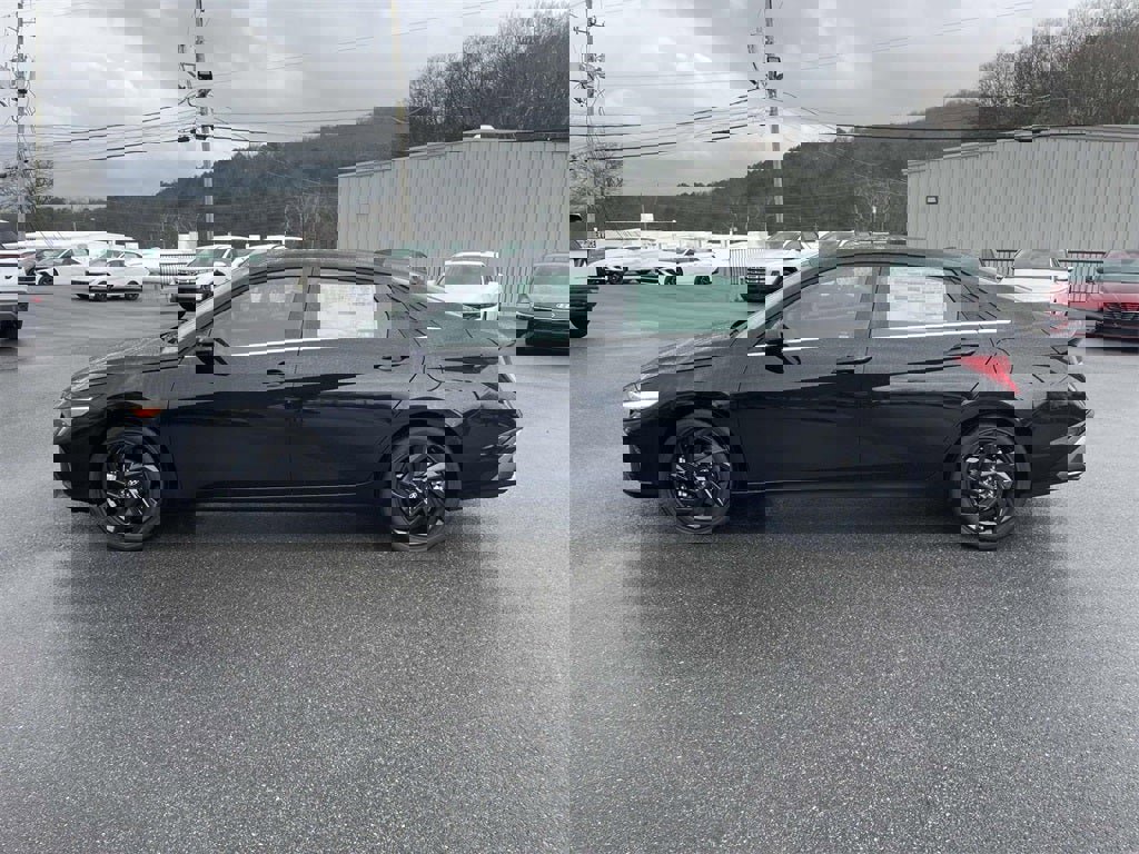 New 2026 Hyundai Elantra SEL Sport Premium image 2