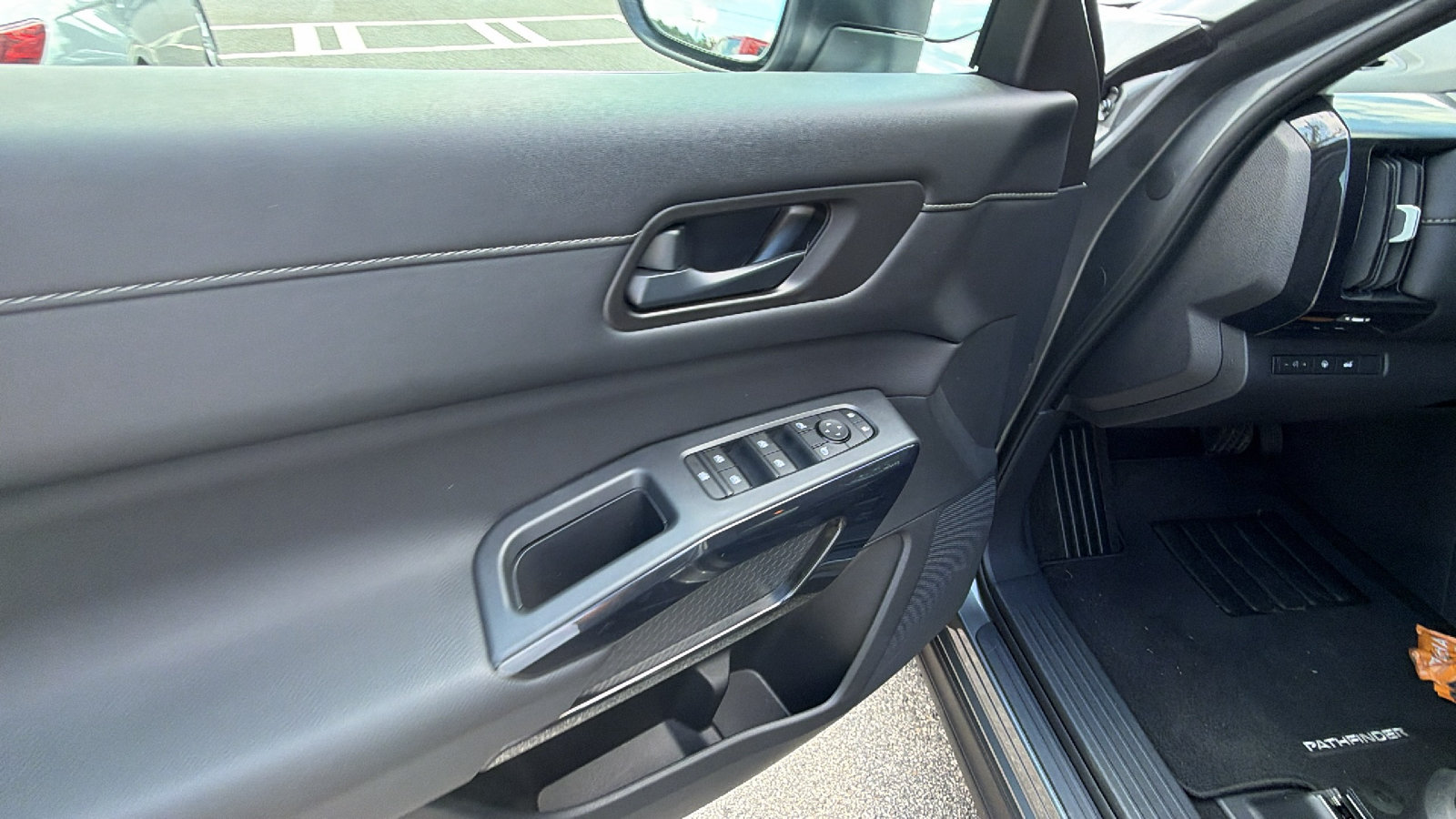 Used 2026 Nissan Pathfinder SV AWD/4WD image 15