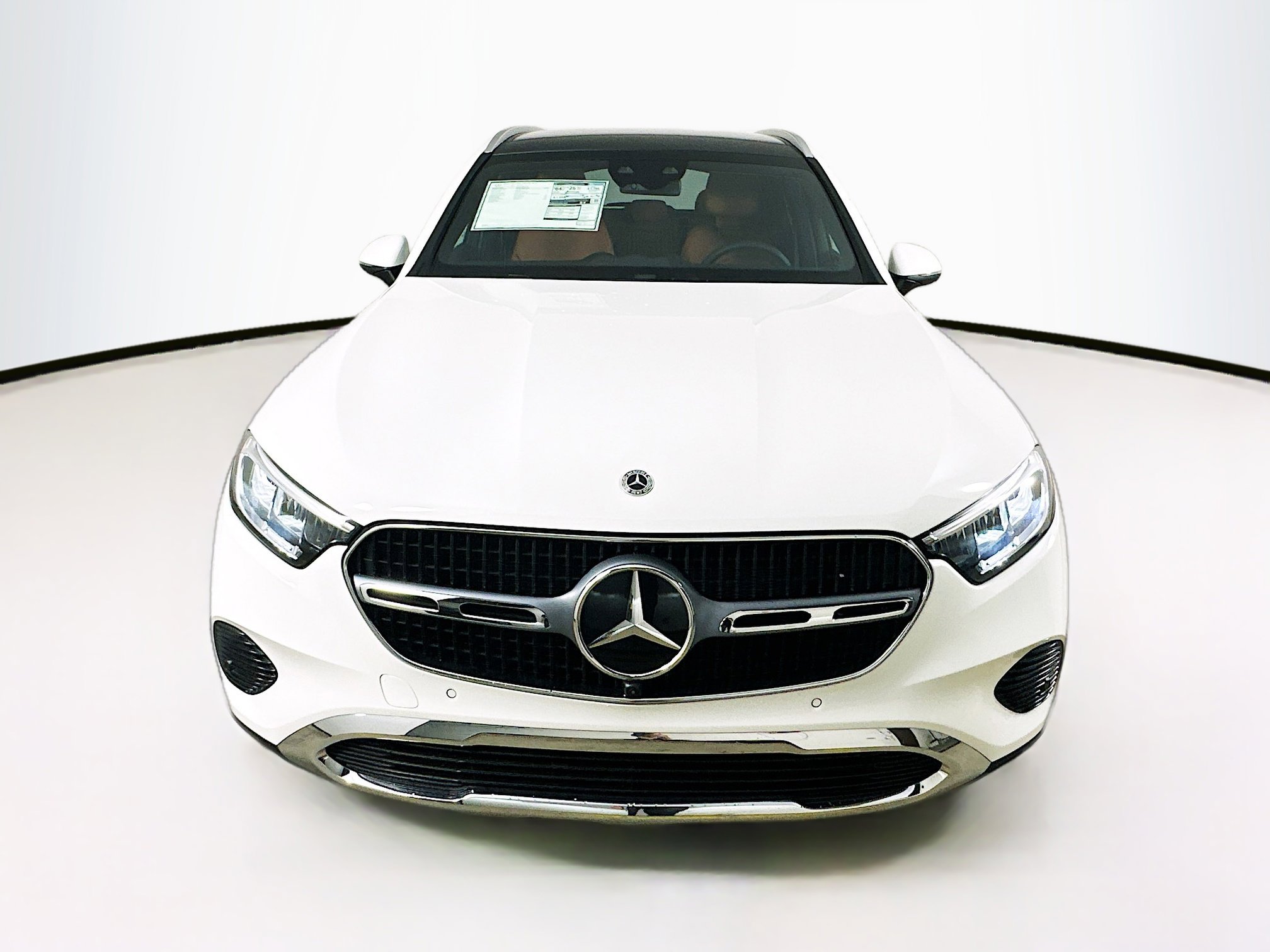 Used 2025 Mercedes-Benz GLC 350e 4MATIC image 2